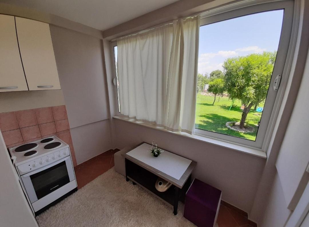 Apartment Helena Airport Podgorica Exteriör bild