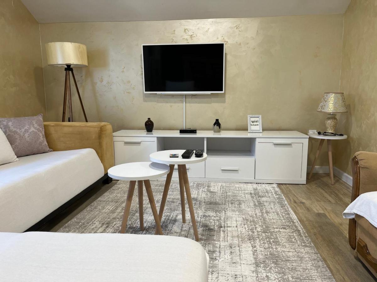 Apartment Helena Airport Podgorica Exteriör bild