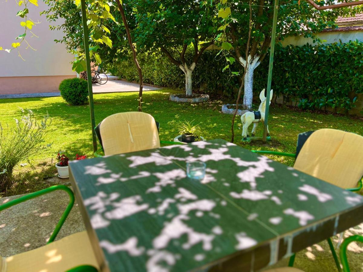 Apartment Helena Airport Podgorica Exteriör bild